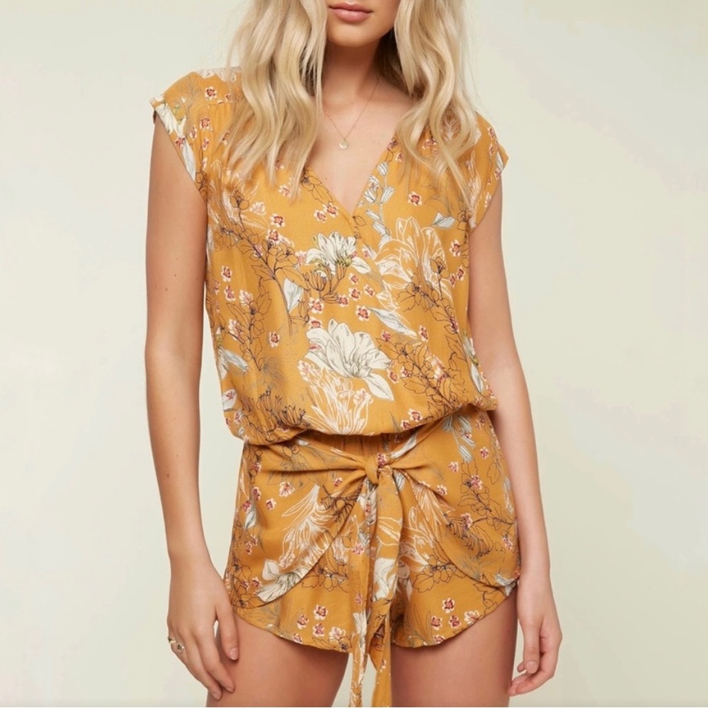 🌊O’Neill Romper Floral